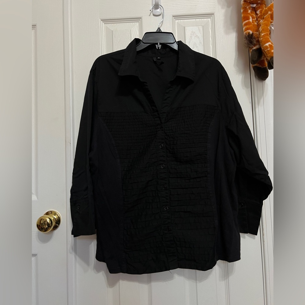 Cathy Woman black top